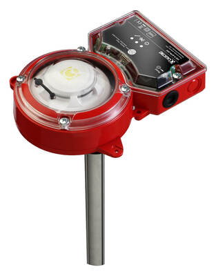 Optical duct smoke detector with automatic sensitivity adjustment, service alarm